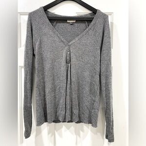 UNIVERSAL THREAD GRAY LONG SLEEVE HALF BUTTON TOP- LARGE